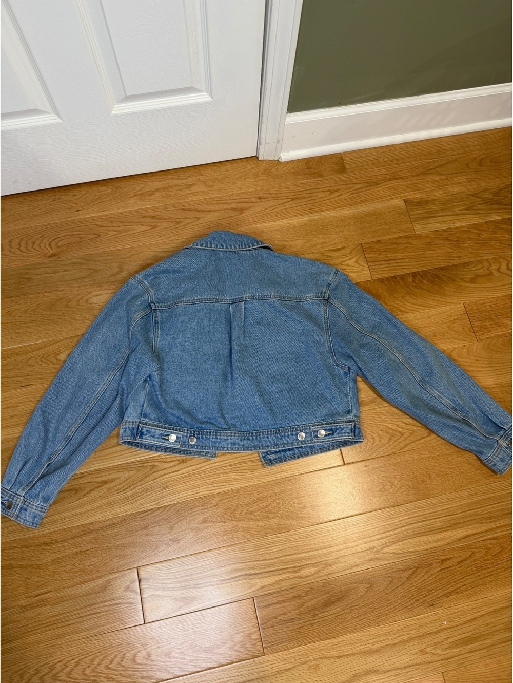 Universal Threads Cropped Jean Jacket - Picture 5 of 5